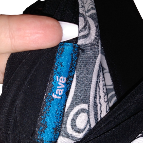 Fave' Dress - Picture 2 of 2